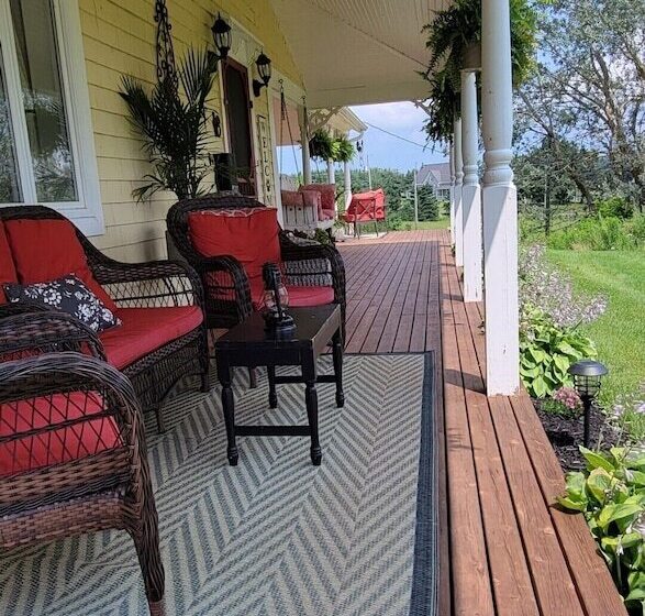 Clinton Pond Bed And Breakfast