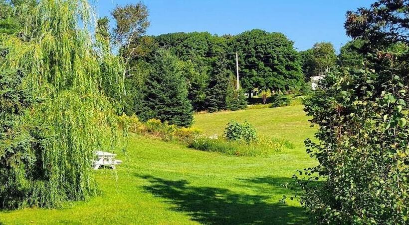 Clinton Pond Bed And Breakfast