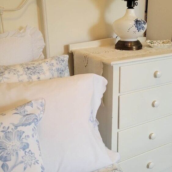 Clinton Pond Bed And Breakfast