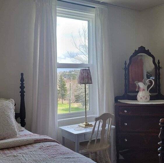 Clinton Pond Bed And Breakfast