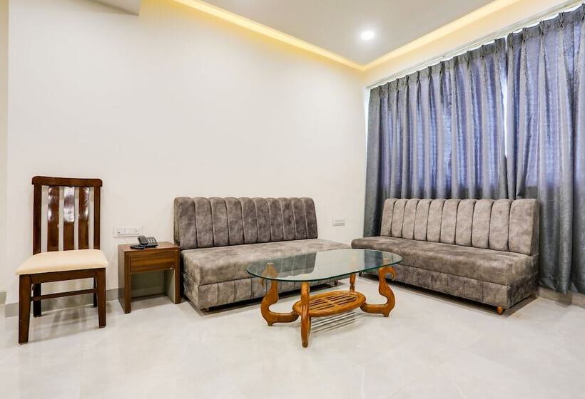 Fabhotel Prime Panchwati Regency