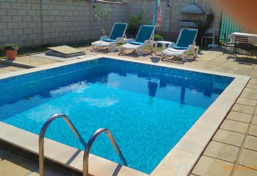 Famili Hotel Barba Yani