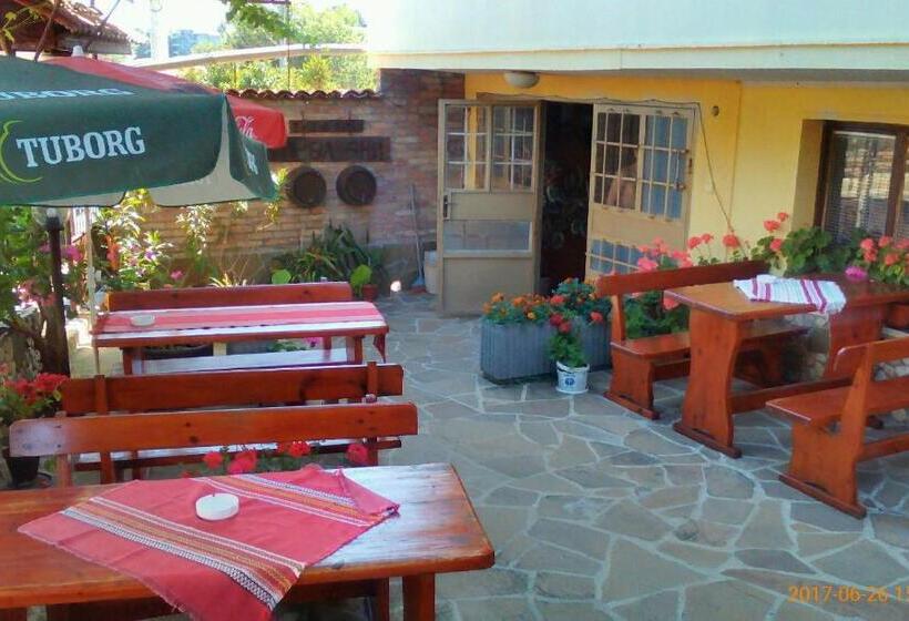 Famili Hotel Barba Yani