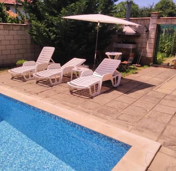 Famili Hotel Barba Yani