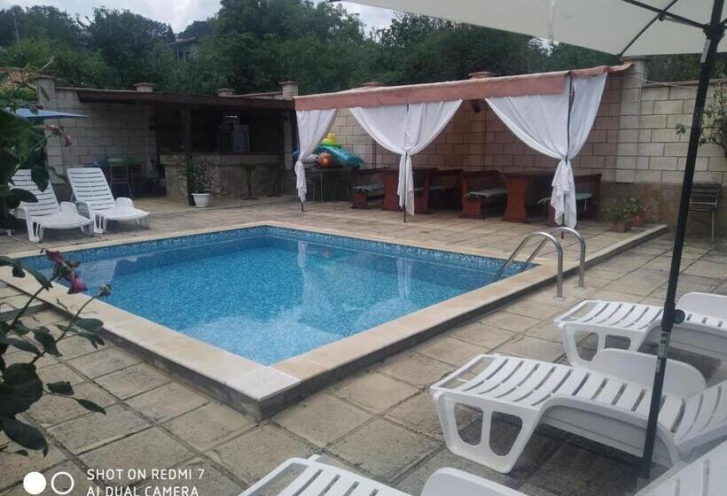 Famili Hotel Barba Yani