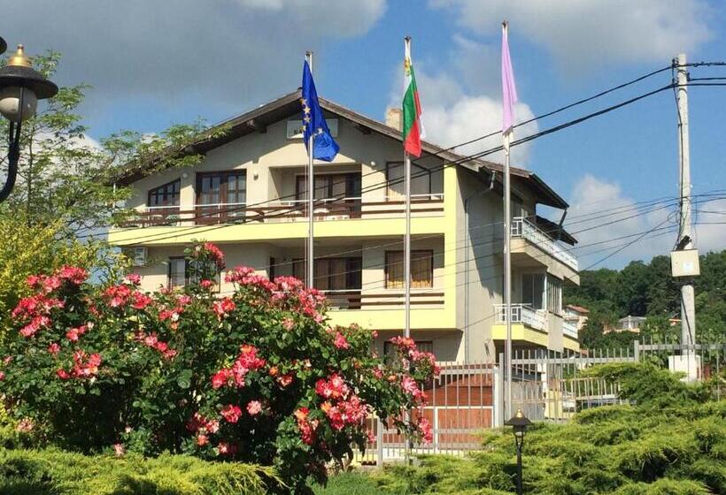 Famili Hotel Barba Yani