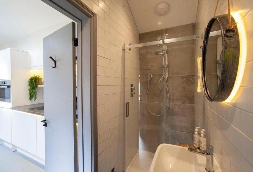 Higgihaus Aparthotel, Clare Street