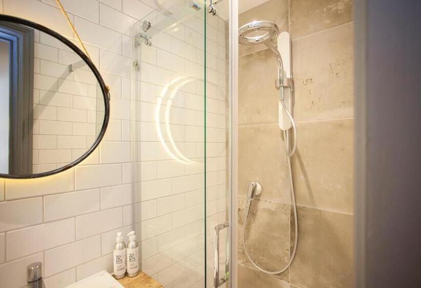 Higgihaus Aparthotel, Clare Street