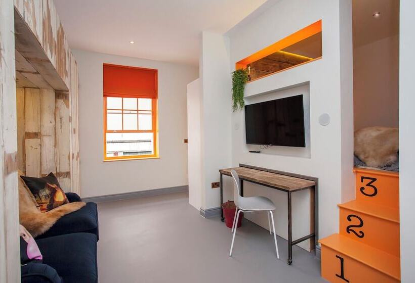 Higgihaus Aparthotel, Clare Street