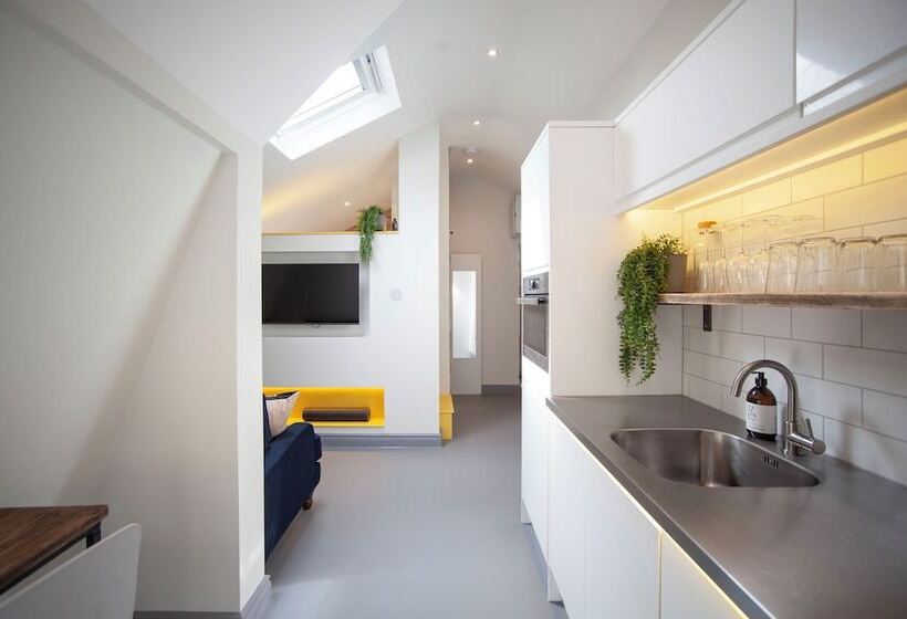 Higgihaus Aparthotel, Clare Street