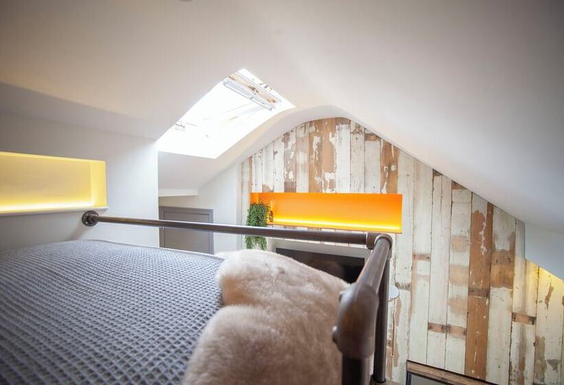 Higgihaus Aparthotel, Clare Street