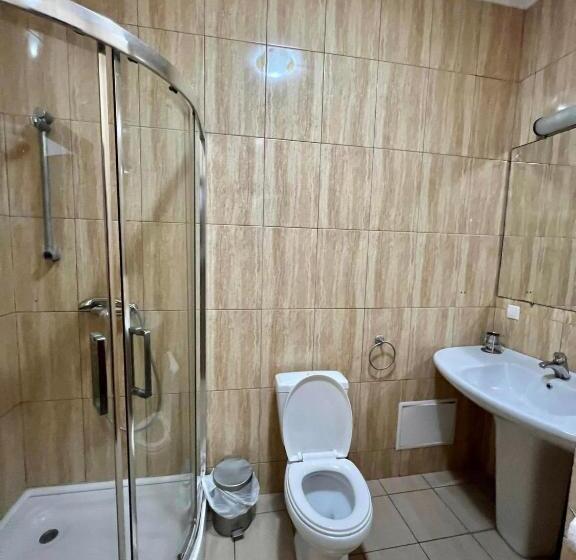 هتل готельно офісний комплекс Liz