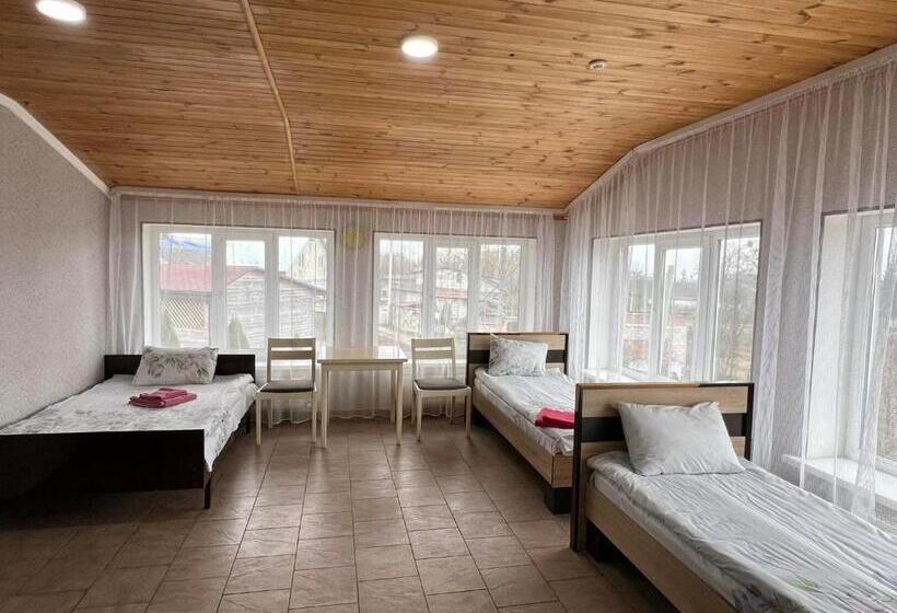 هتل готельно офісний комплекс Liz