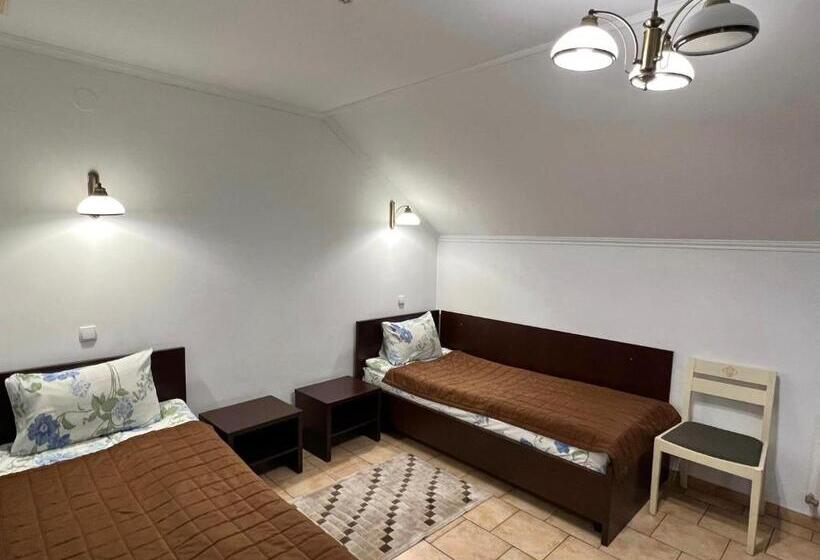 هتل готельно офісний комплекс Liz