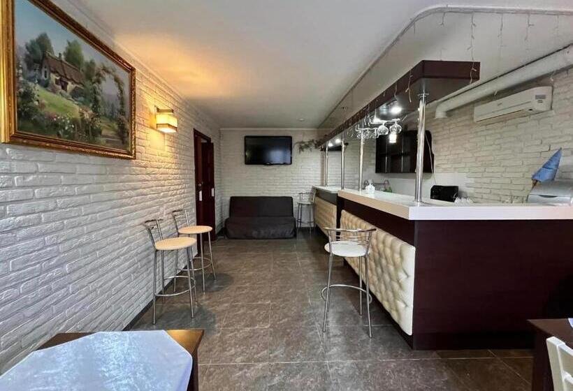 هتل готельно офісний комплекс Liz