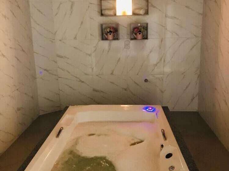 Отель Amazon Palace