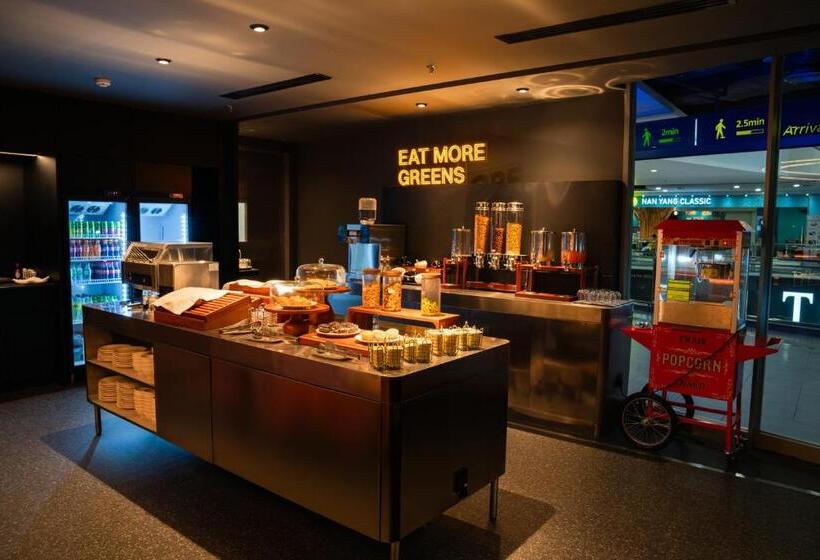 Hotel Capsuletransit Max   Terminal 2