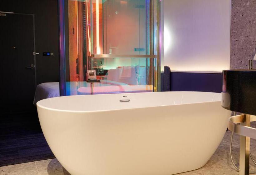 Hotel Capsuletransit Max   Terminal 2