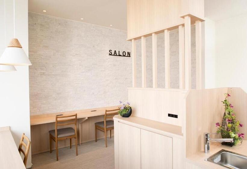 Hotel-cápsula Plaza East Cabin For Men Only