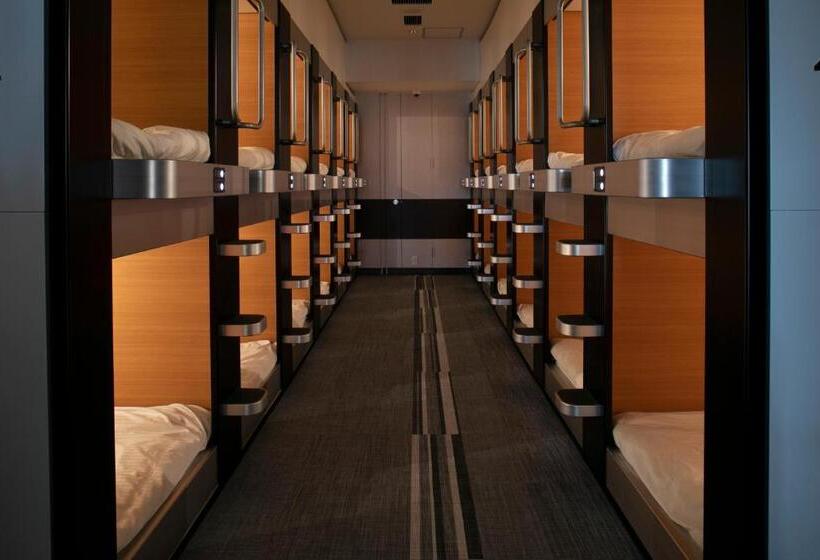 Hotel-cápsula Plaza East Cabin For Men Only