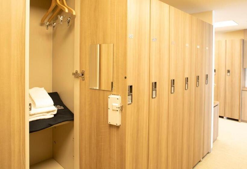 Hotel-cápsula Plaza East Cabin For Men Only