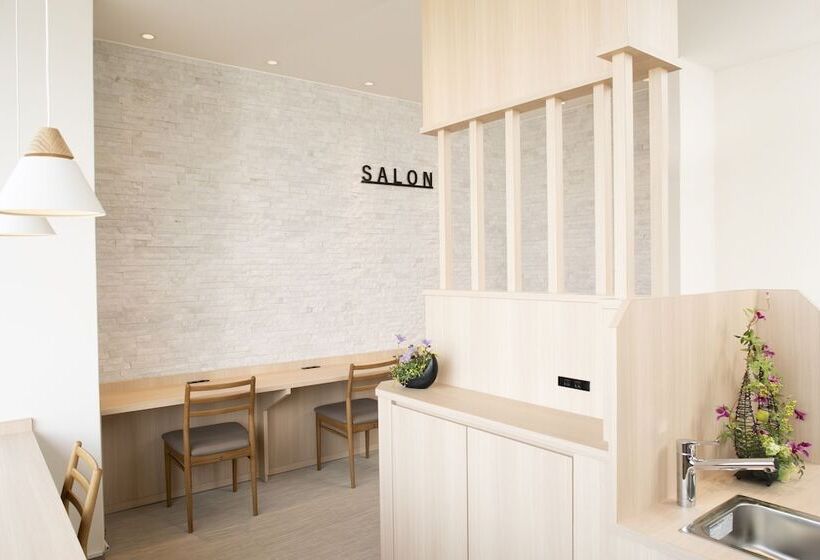 Hotel-cápsula Plaza East Cabin For Men Only