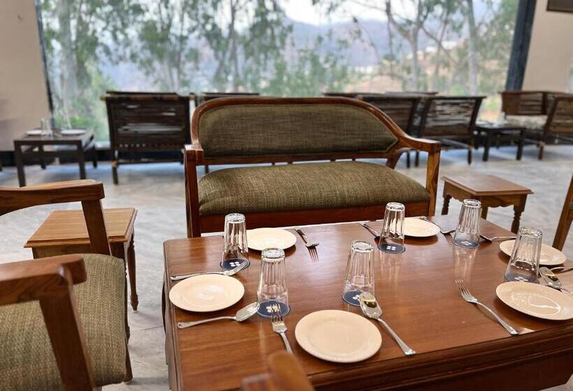 فندق Crestmont Snow View Resort Ranikhet