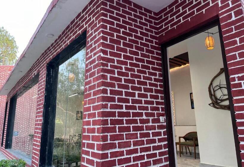 فندق Crestmont Snow View Resort Ranikhet