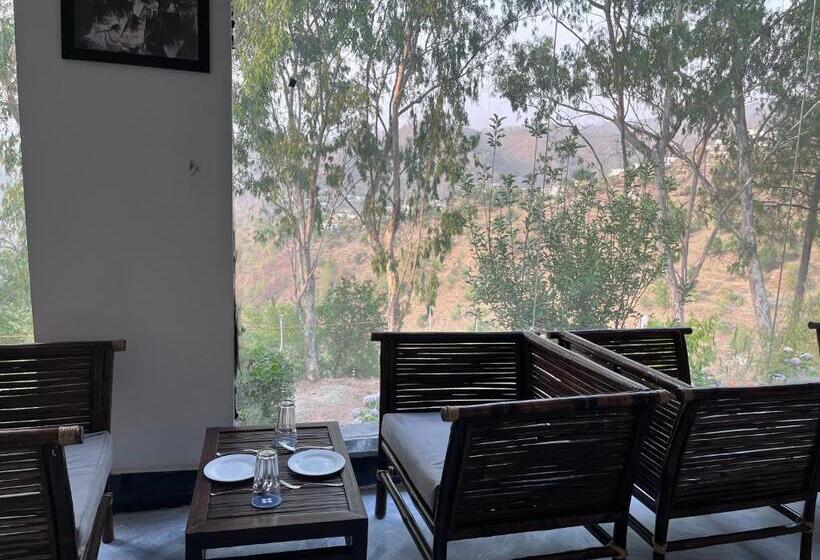 فندق Crestmont Snow View Resort Ranikhet