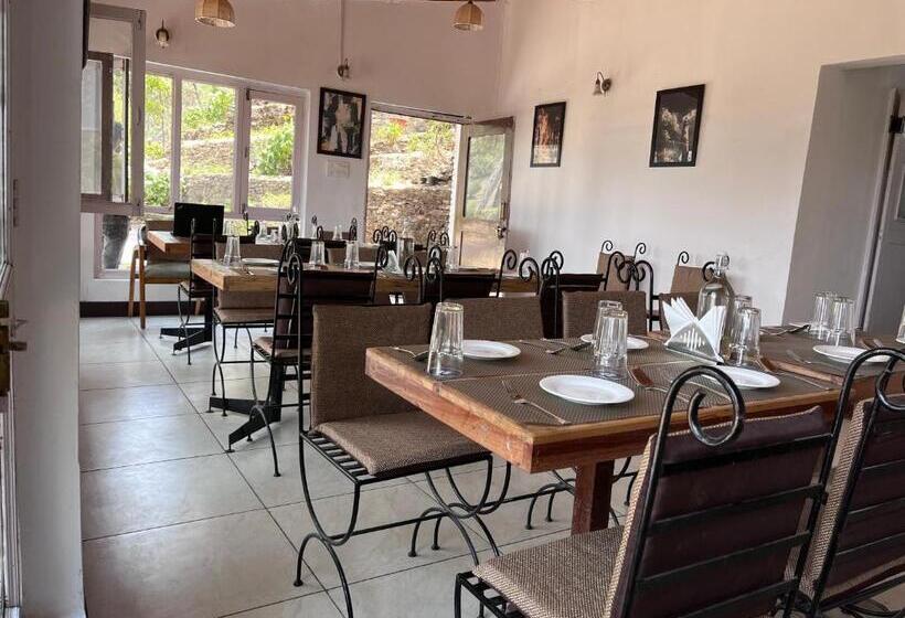 فندق Crestmont Snow View Resort Ranikhet