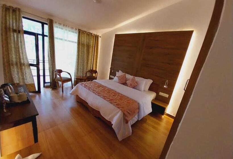 فندق Crestmont Snow View Resort Ranikhet