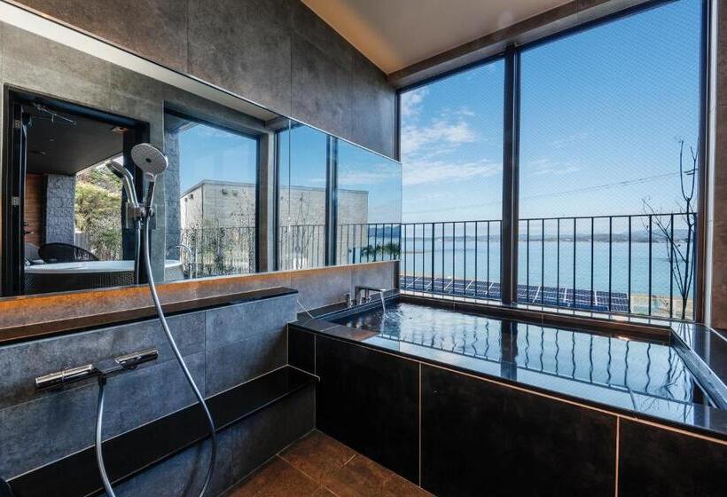 Отель Five Spring Resort The Shirahama