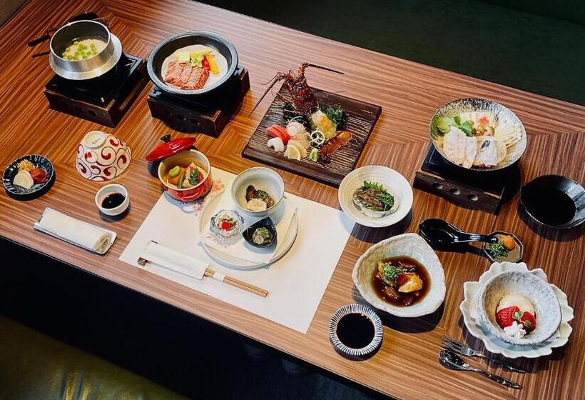 Отель Five Spring Resort The Shirahama