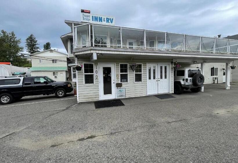 בית מלון כפרי Fraser Bridge Inn