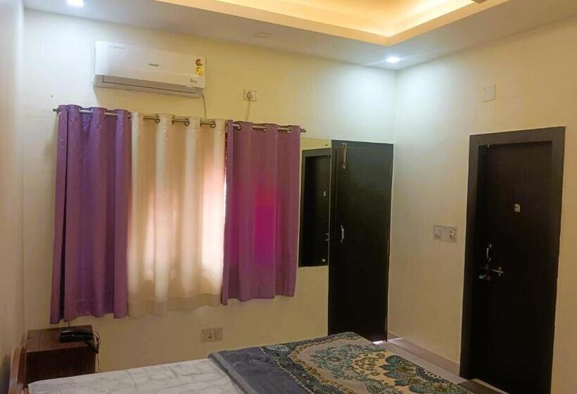 בית מלון כפרי Ganpathi Guest House