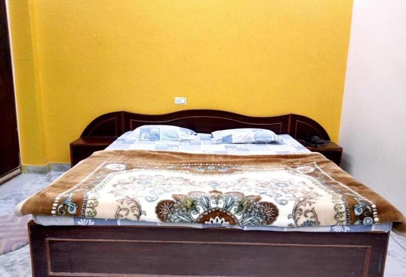 בית מלון כפרי Ganpathi Guest House