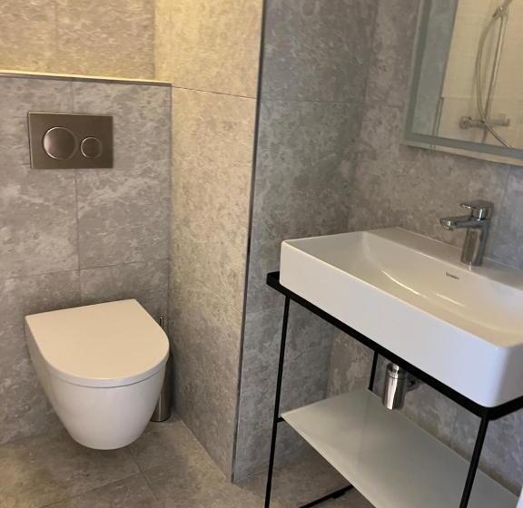 فندق Hôtel Le Relais Des Brasseurs   Aubagne