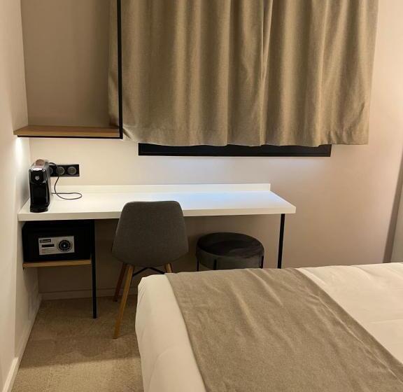 فندق Hôtel Le Relais Des Brasseurs   Aubagne