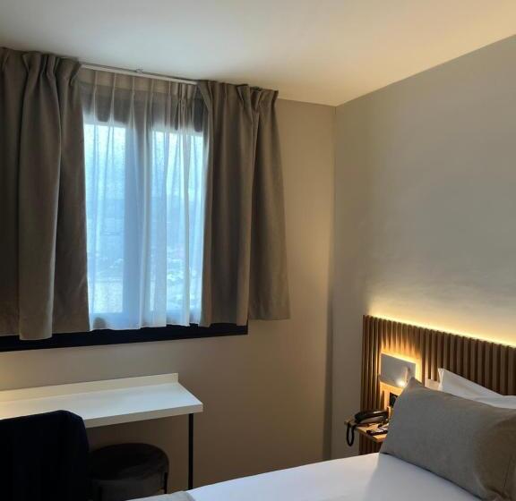 فندق Hôtel Le Relais Des Brasseurs   Aubagne