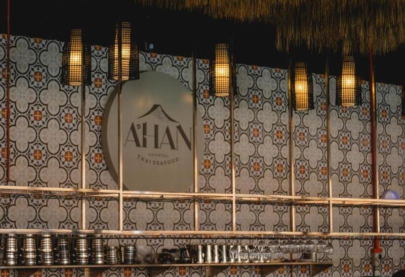 Отель Monkeys Canopy Resort