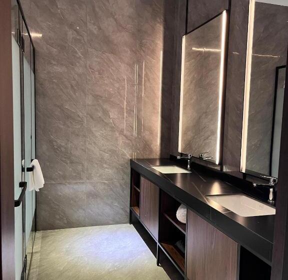 Отель Monkeys Canopy Resort