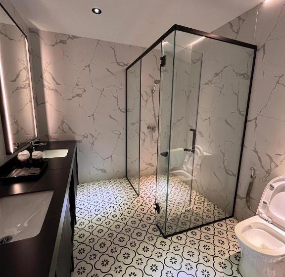 Отель Monkeys Canopy Resort