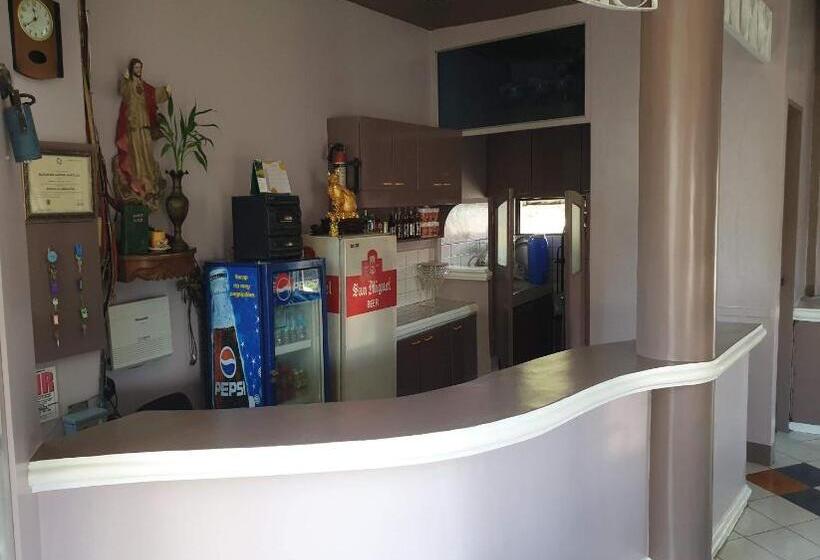 فندق Oyo 1079 Mayon View Garden Apartelle Sa Bukid