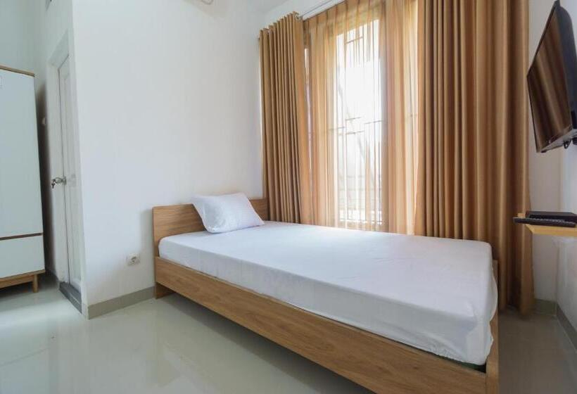 Hotel Oyo Life 2351 Kost Ciper