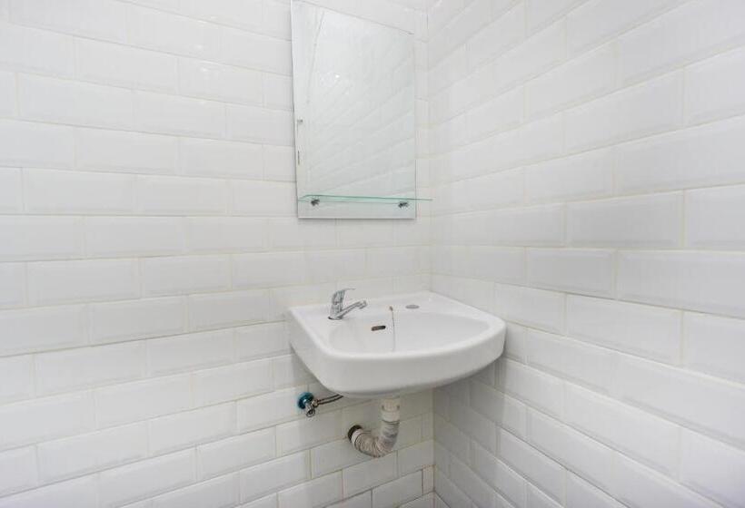 Hotel Oyo Life 2351 Kost Ciper