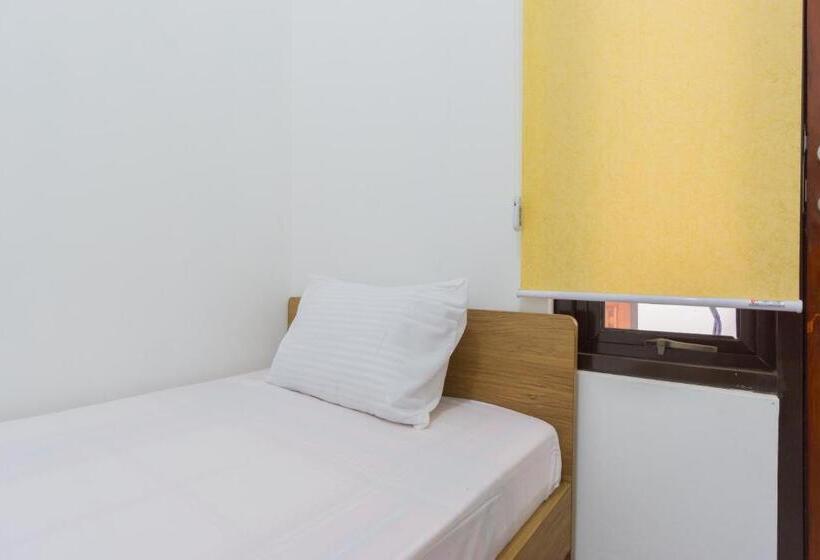 Hotel Oyo Life 2351 Kost Ciper