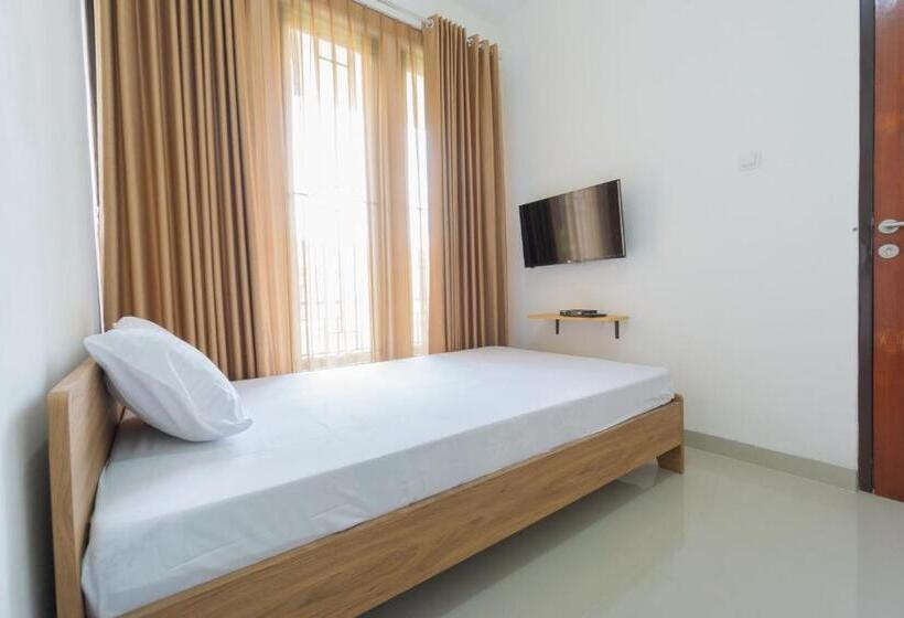 Hotel Oyo Life 2351 Kost Ciper