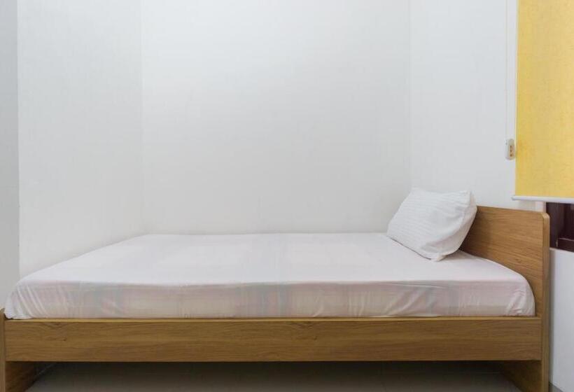 Hotel Oyo Life 2351 Kost Ciper