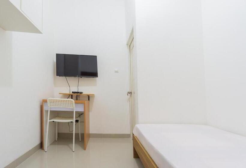 Hotel Oyo Life 2351 Kost Ciper