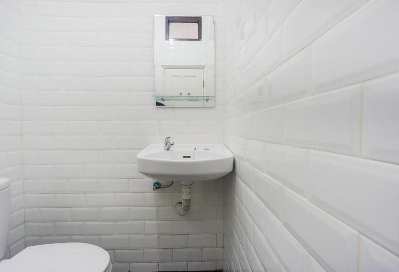 Hotel Oyo Life 2351 Kost Ciper